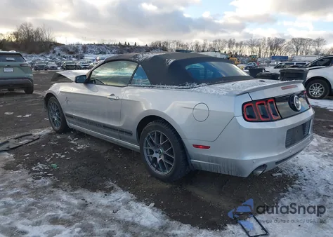 2013 Ford Mustang V6 Premium z USA, uszkodzony, nr VIN 1ZVBP8EM8D5265320
